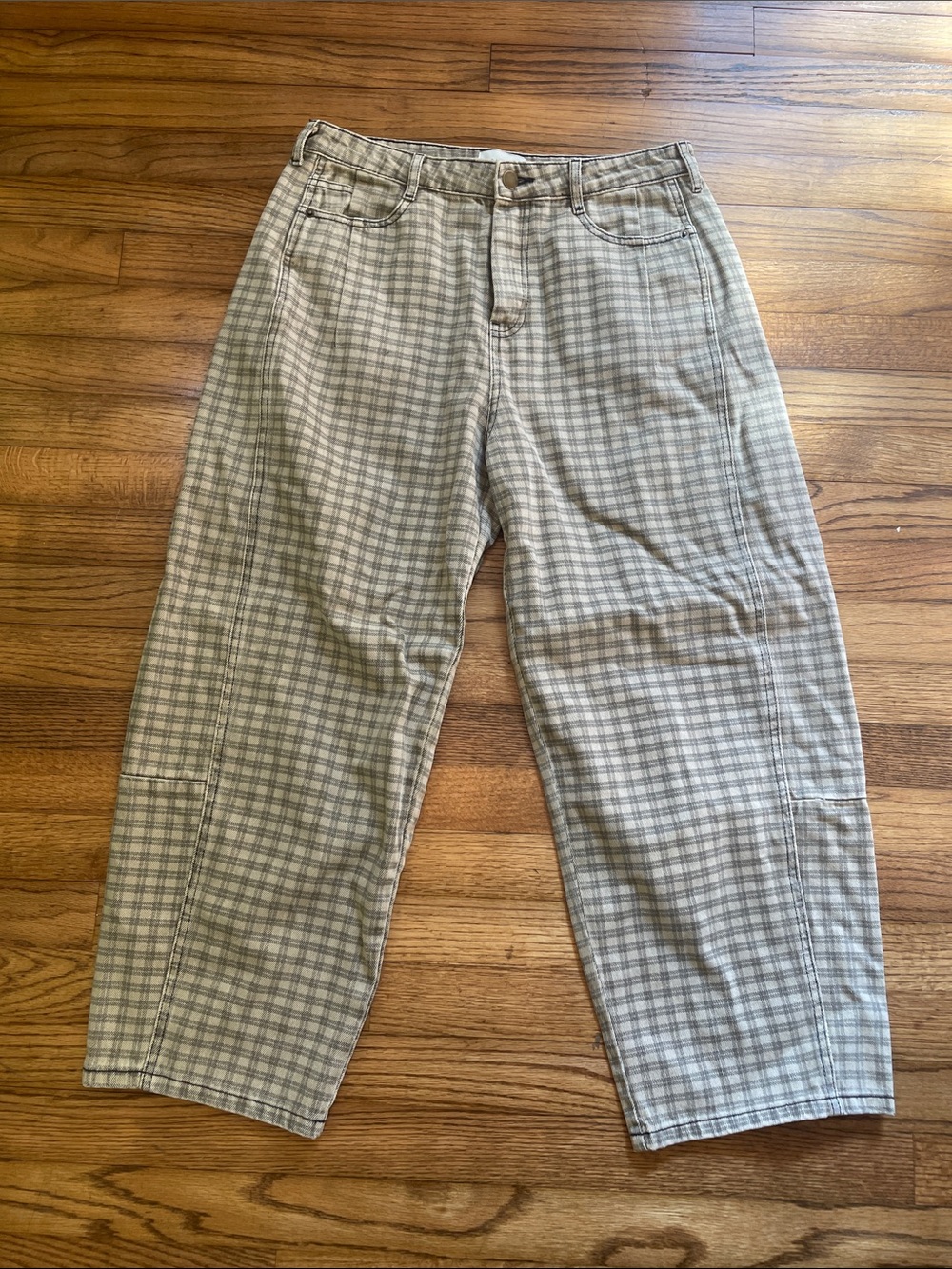 Women's Barrel-Leg Plaid Trousers - Beige and Gray SzM
